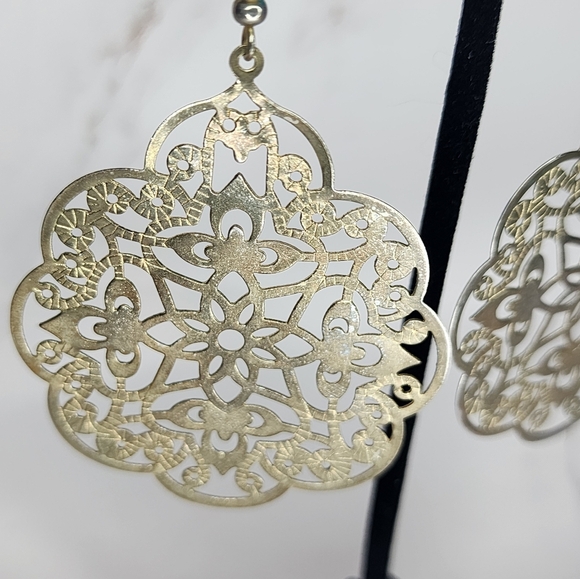 Vintage Golden Hollow Mandala Earrings - Picture 2 of 3